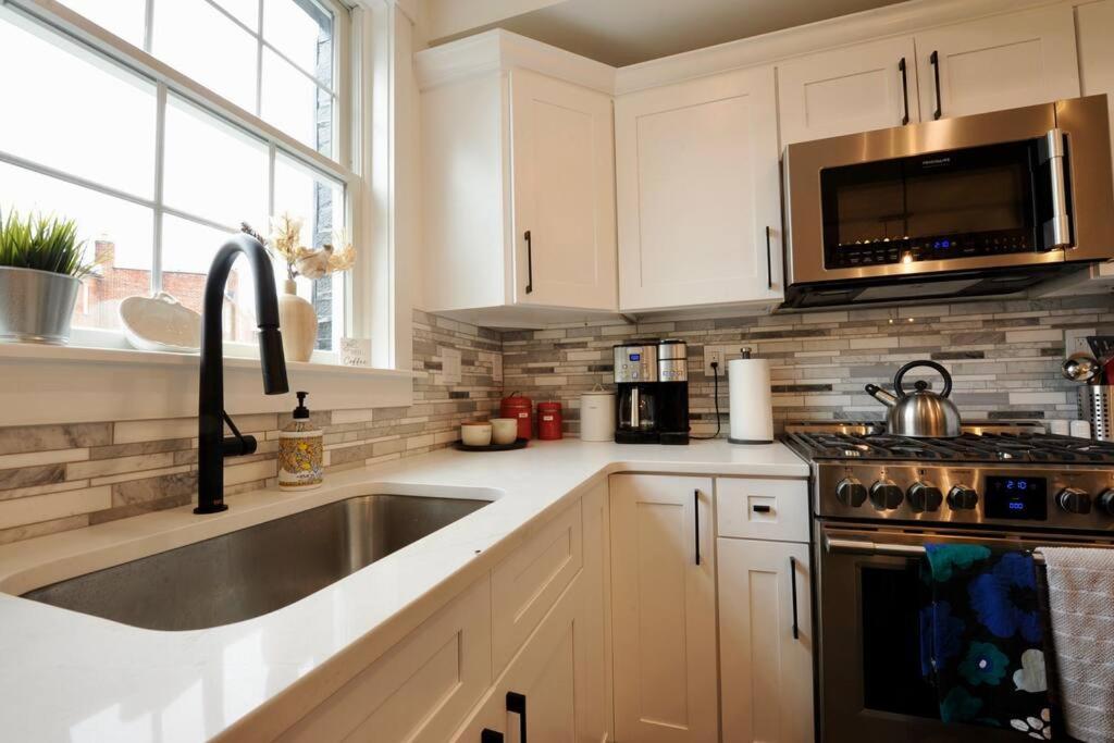 Cherry Blossom Townhouse, Easy Dc Access ワシントン エクステリア 写真